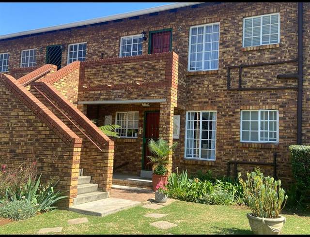 3 BEDROOM TOWNHOUSE FOR SALE IN FARRARMERE